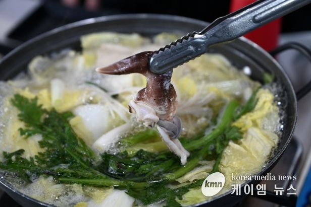 수요 급증에 공급량 못따라 잡는 남당항 새조개 가격 조정