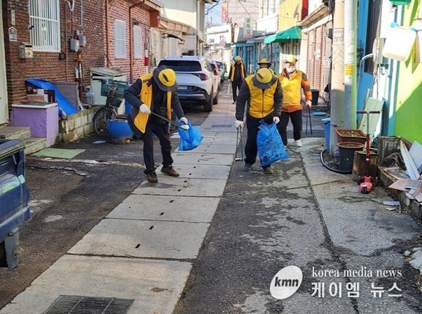 파주시 법원읍 실버경찰대, 새봄맞이 대청소 전개