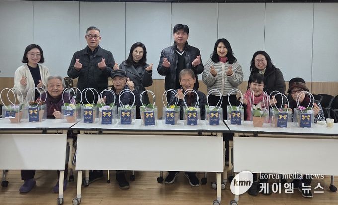 수원시 영통구 원천동 지역사회보장협의체, 홀몸 어르신 정서 지원