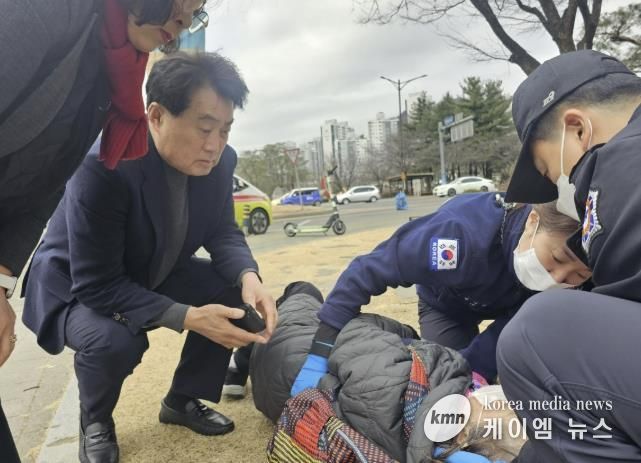 하은호 군포시장 길에 쓰러진 할머니 구조