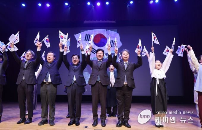 부천시는 3월 1일 시청 어울마당에서 ‘제107주년 3·1절 기념식’을 열었다.