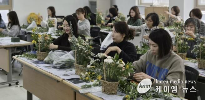 수원시 영통구 광교2동 봄맞이 꽃꽂이 1일 강좌 운영
