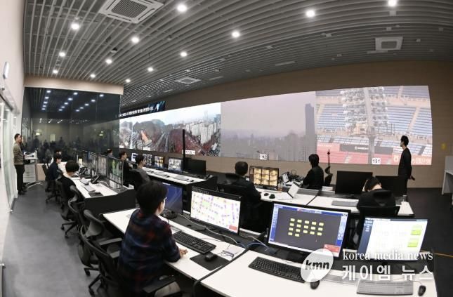 지난해 6월 판타스틱큐브에서 진행한 '환상영화학교 AI워크숍' 제작 AI 작품 상영회 현장