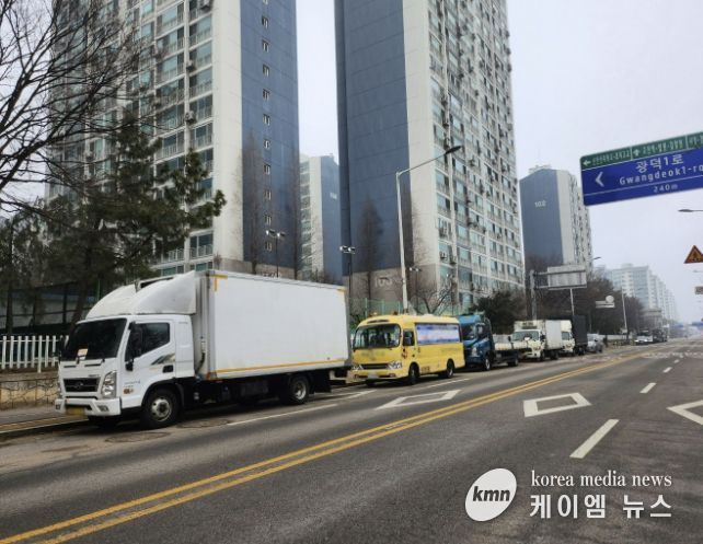 단원구 대형화물차 불법주정차 점검 및 계도 현장 사진.
