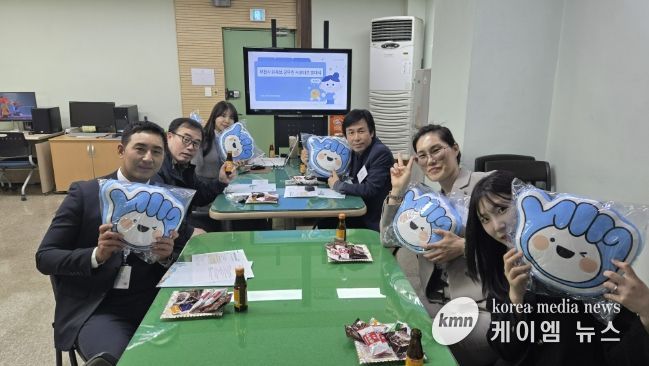 ‘부천시 유튜브 공무원 서포터즈 2기’가 부천시청 스튜디오에서 첫 회의를 열었다.