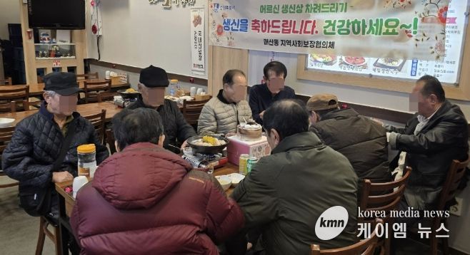 수원시 팔달구 매산동 지역사회보장협의체, 홀몸어르신께 생신상 대접