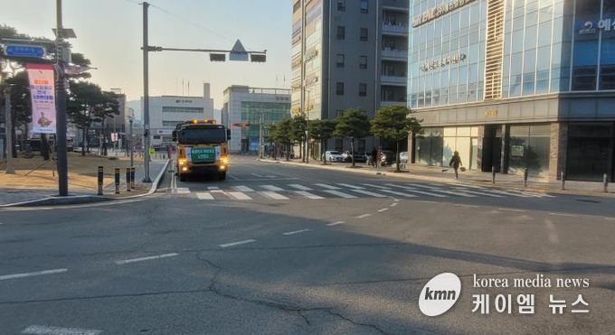 노면청소차 운행 모습