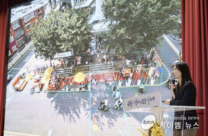 조영하 도만사 대표가 수원새빛포럼에서 강연하고 있다.