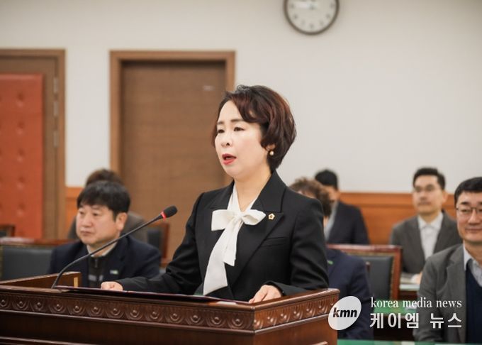 남양주시의회 318회 임시회 자치행정위원회에서 정현미 의원이 조례를 대표발의하고 있다.