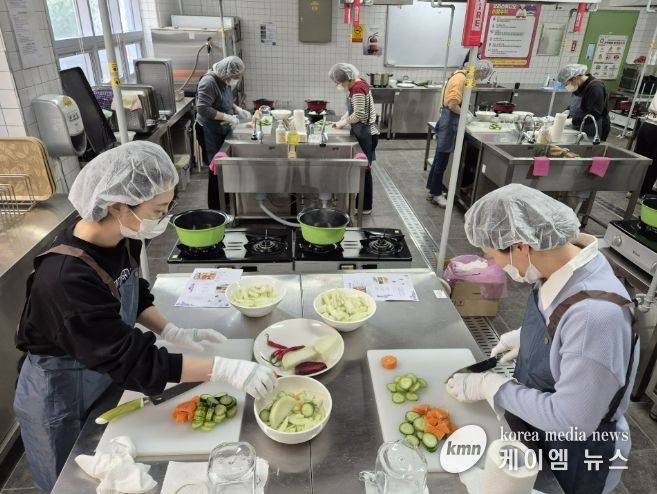 화성오산교육지원청, 신규 조리종사자 조리실습으로 학교급식 현장 적응 지원