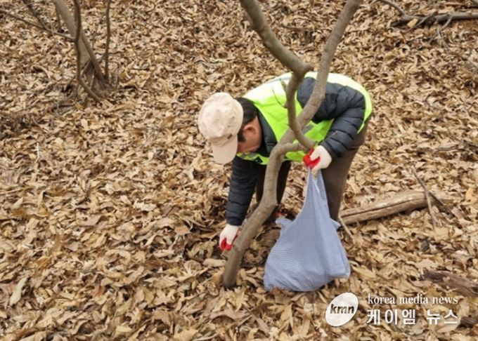 고양시, 야생동물 출몰 지역에 광견병 미끼 백신 6,000개 살포