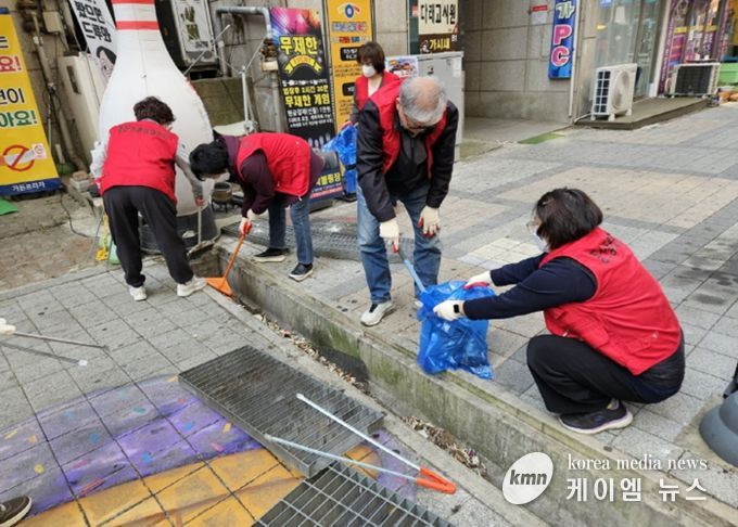 고양시 중산1동, 봄맞이‘쓱싹쓱싹 클린업’마을 대청소 실시