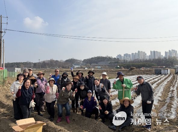 오산시 대원2동 통장협의회, ‘사랑의 감자심기’로 이웃사랑 실천