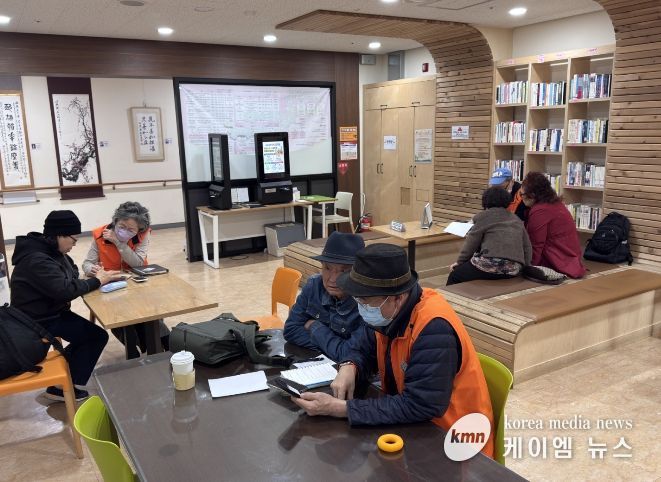 노노멘토(老-老 Mentor) 활동이 이루어지는 장면