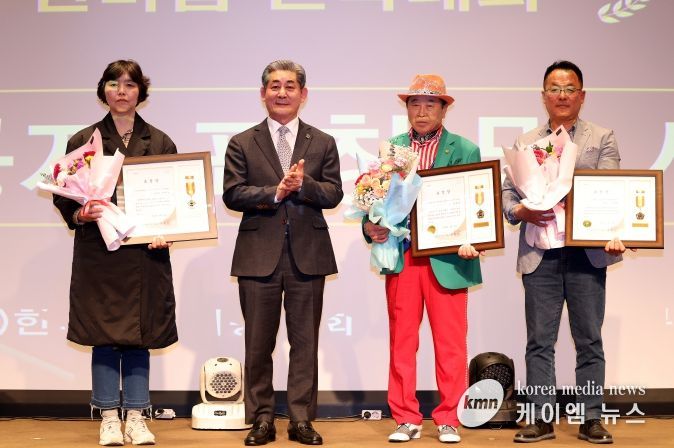 한국곰두리봉사회 봉사자들 격려