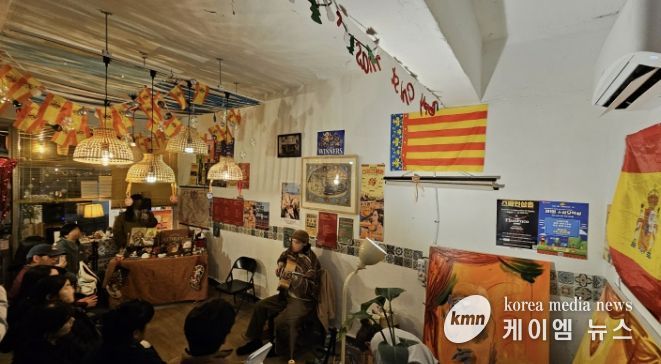 스페인삼촌에서 열리는 기타 공연