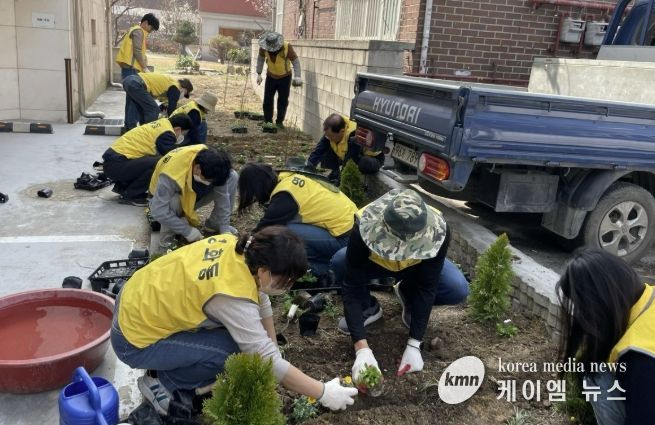 수원시 장안구 새마을지도자영화동협의회, ‘별무리 손바닥 정원’봄맞이 새 단장