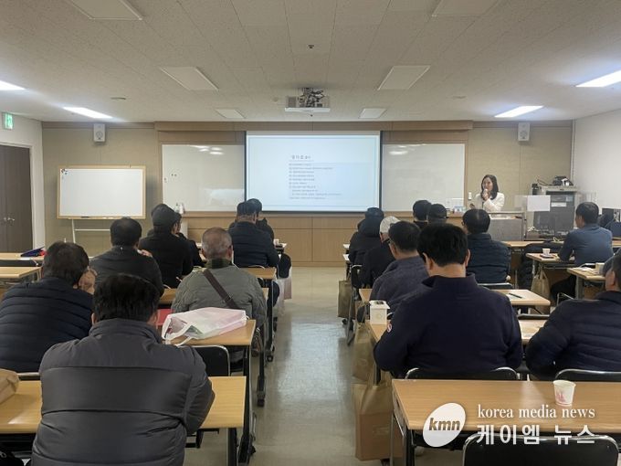 중장년 맞춤 경비직 취업전략 교육 모습