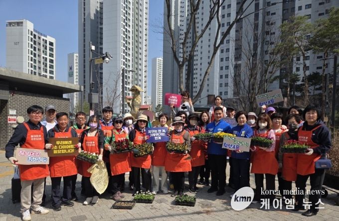 철산4동, 주민과 함께하는 마을 꽃 심기
