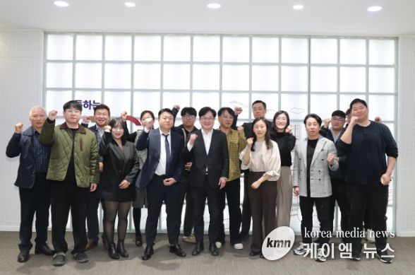 김포시(시장 김병수)가 25일 김포시청 중회의실에서 풍무역세권 등 관내 공동주택 입주예정자협의회와 간담회를 개최했다.