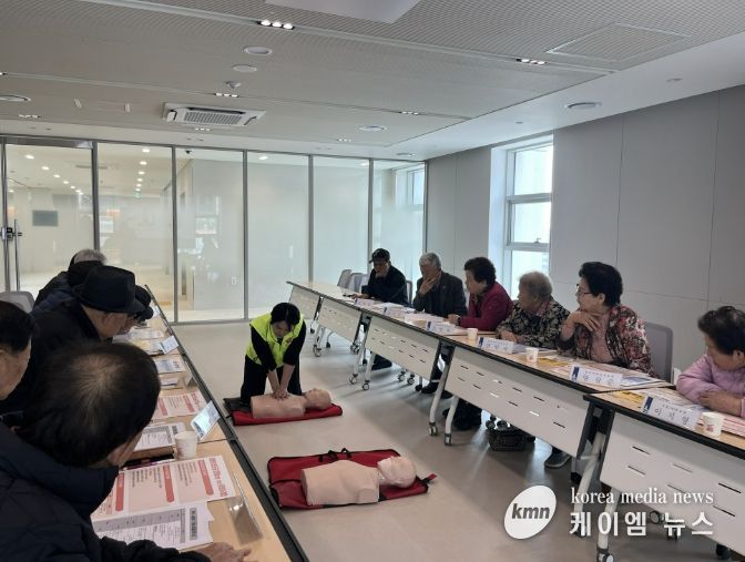 '제대로 배워 대비해요!' 수원시 권선구, 경로당 찾아가는 응급안전 교육 진행