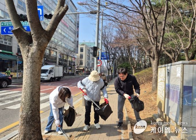 고양시 중산2동 주민자치회, 봄맞이 마을환경 정화활동 실시