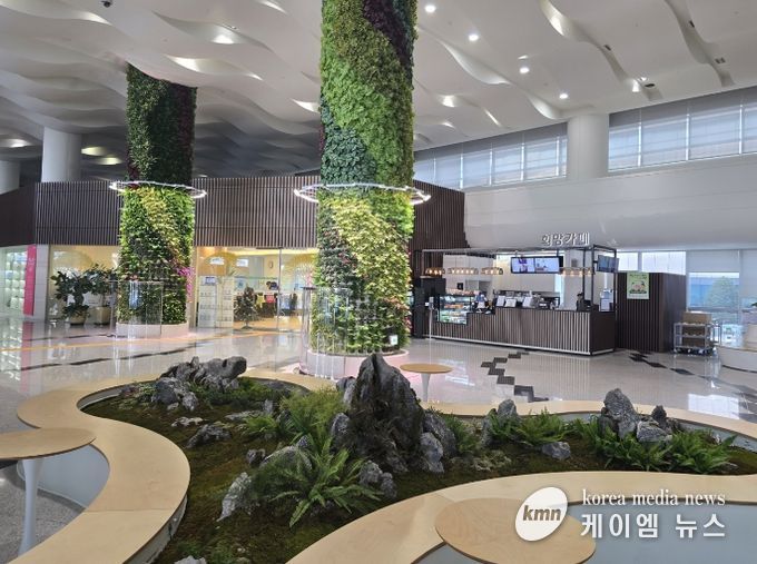 “충남도청사 실내정원에서 힐링하세요!”