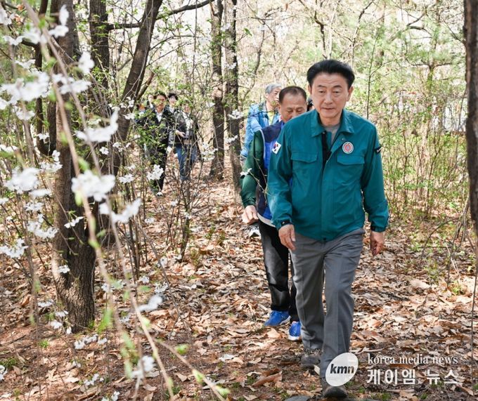 의정부시는 4월 2일 장암동 413-3번지 일원 수락 리버시티 단지 앞 오솔길 조성사업 대상지에 대한 현장 점검을 실시했다.