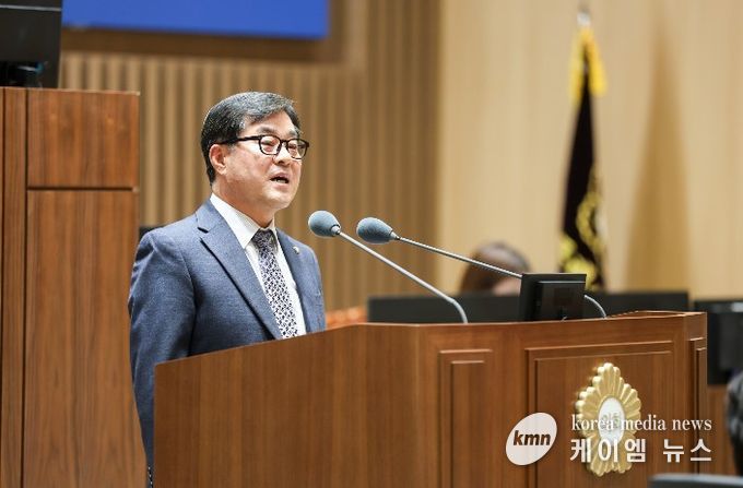 이재형 수원특례시의회 의원이 8일 제400회 임시회 제2차 본회의에서 5분 자유발언을 하고 있다.