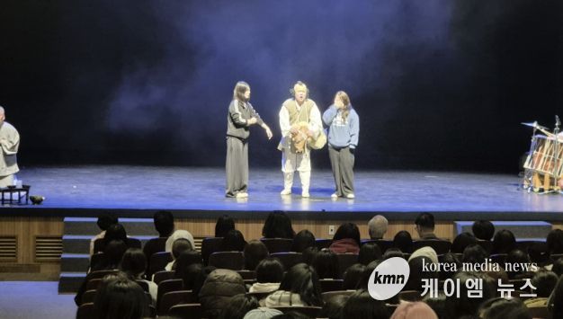 창작극 ‘퓨전 심청전’ 공연 장면